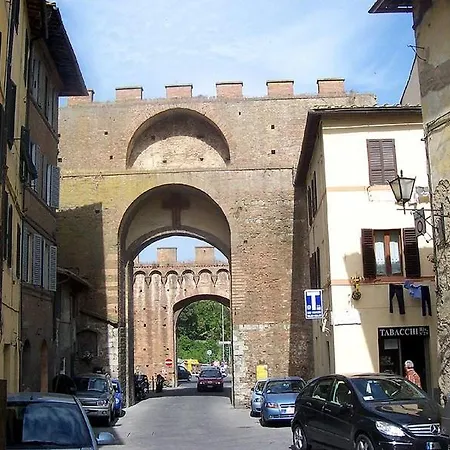 Ampio Monolocale Nel Centro Storico Di * Sienne