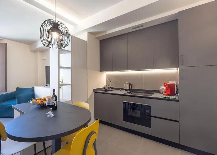 Ampio Monolocale Nel Centro Storico Di *